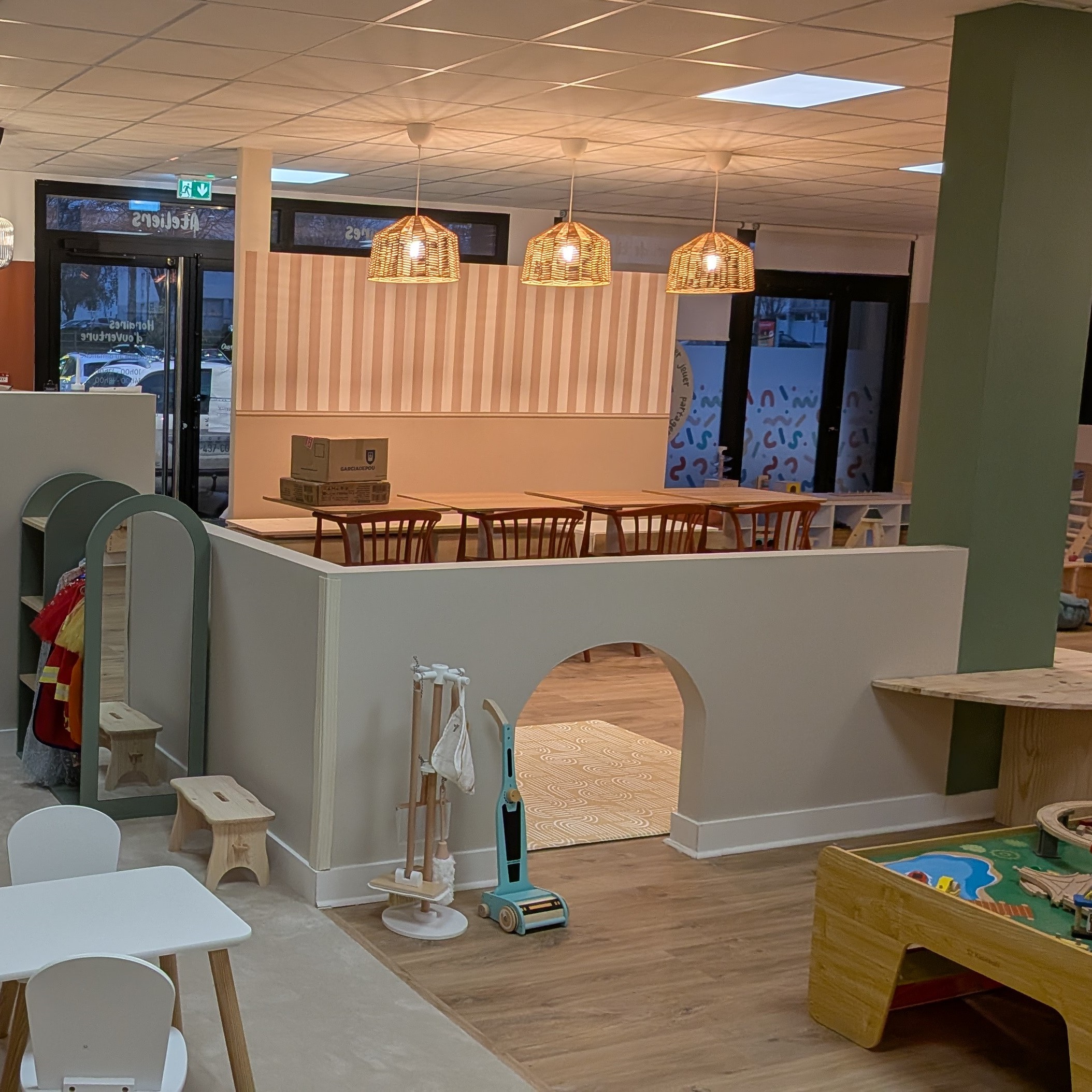 Entrée à l'aire de jeux