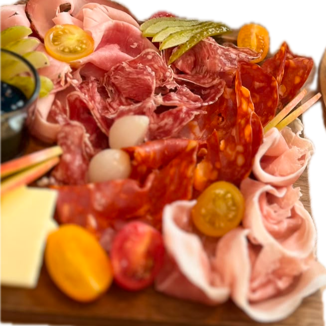 1 entrée adulte + 1 planche de charcuteries (1 pers)